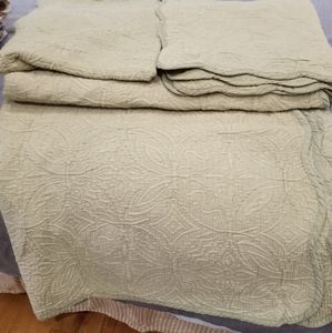 Sage coverlet with shams